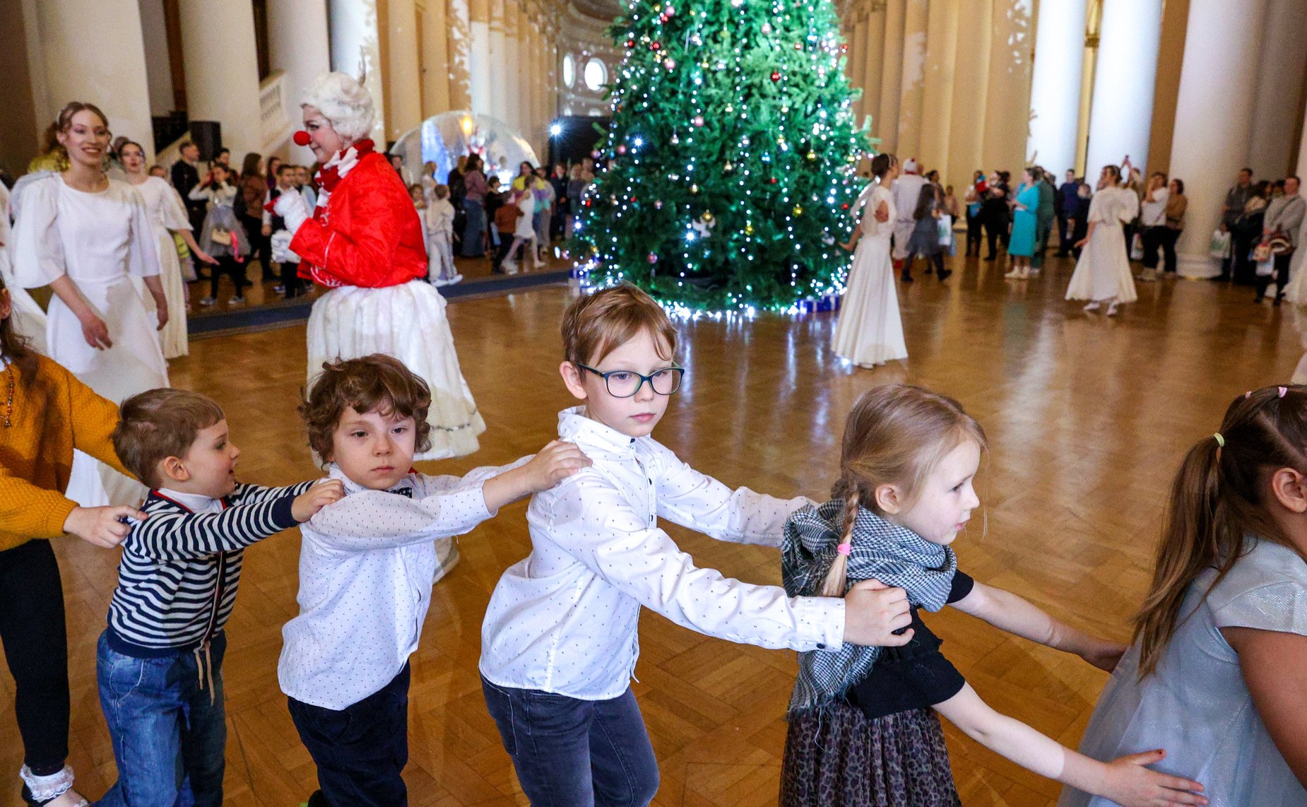 По инициативе Валентины Матвиенко в Таврическом дворце Санкт-Петербурга организована Рождественская елка для детей участников СВО