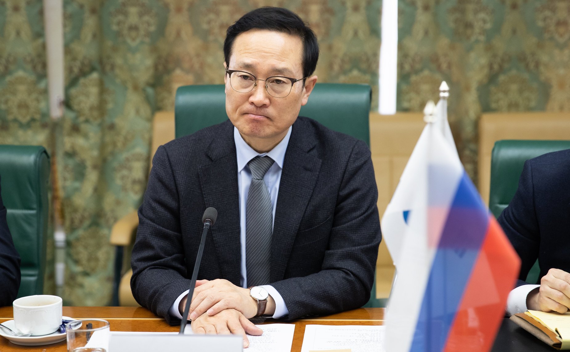 Встреча В. Джабарова с руководителем правящей Демократической партии в Национальном собрании Республики Корея Хон Ён Пё