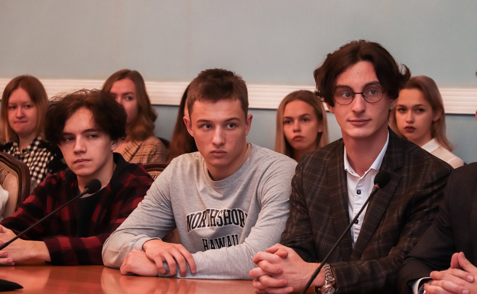 Юрий Воробьев провел встречу с представителями студенческих сообществ и объединений региона на тему «Мир сегодня»