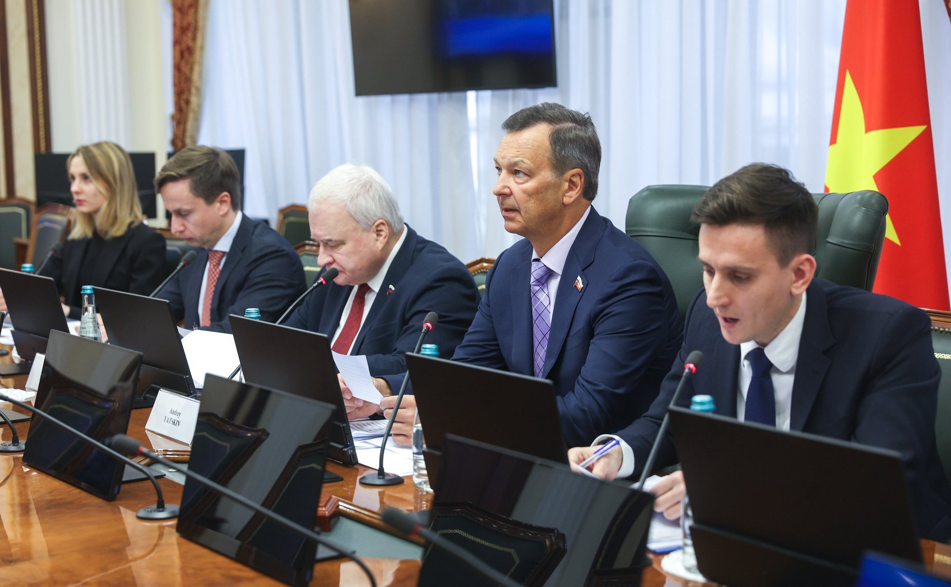 Встреча первого заместителя Председателя Совета Федерации Андрея Яцкина с заместителем Председателя Национального собрания Социалистической Республики Вьетнам Нгуен Кхак Динем в формате совместного заседания групп по сотрудничеству