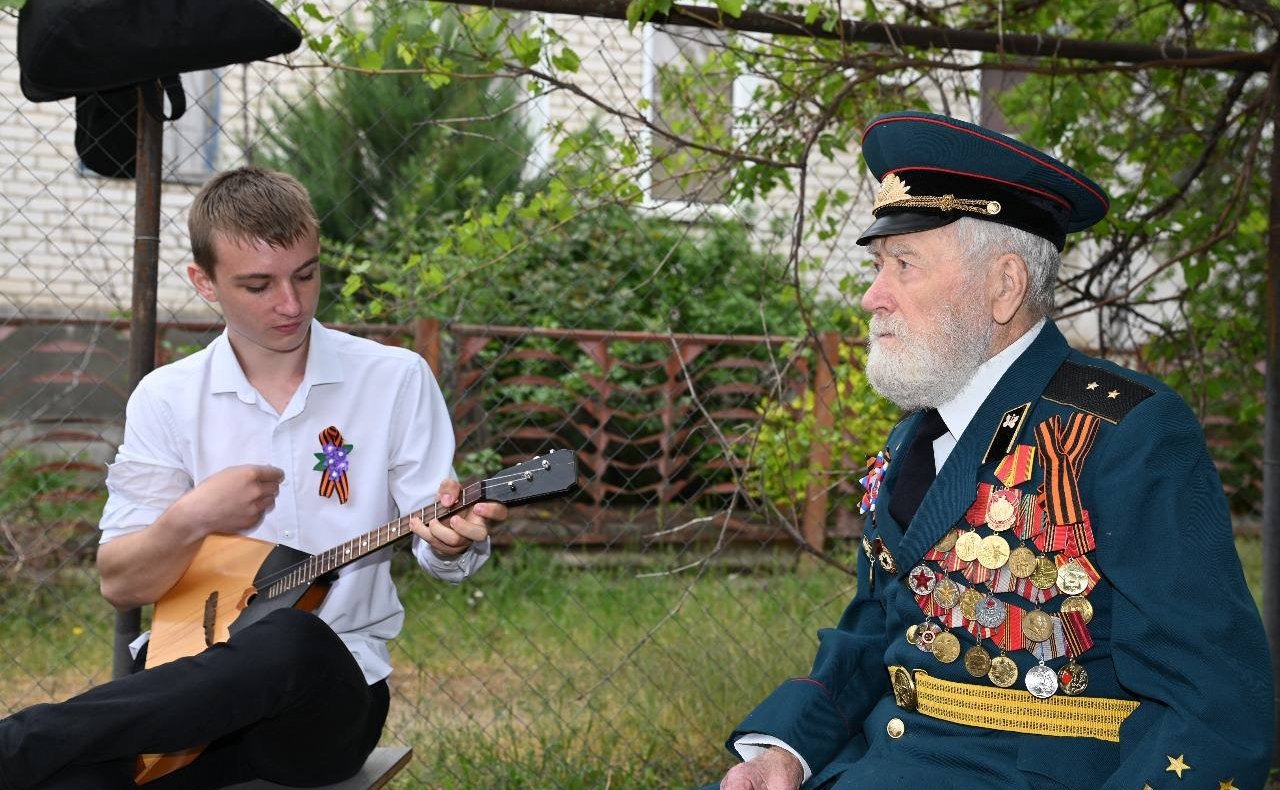Сергей Горняков в Волгоградской области поздравил фронтовика с Днем Победы