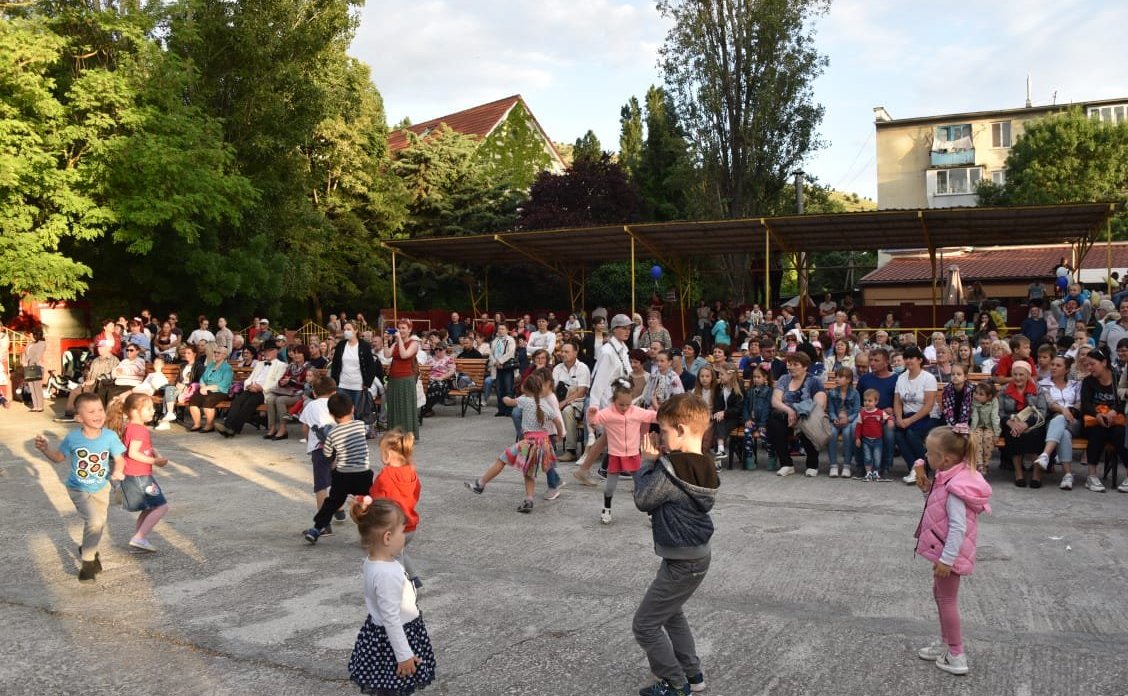 Екатерина Алтабаева вручила Благодарности Председателя СФ жителям Балаклавы