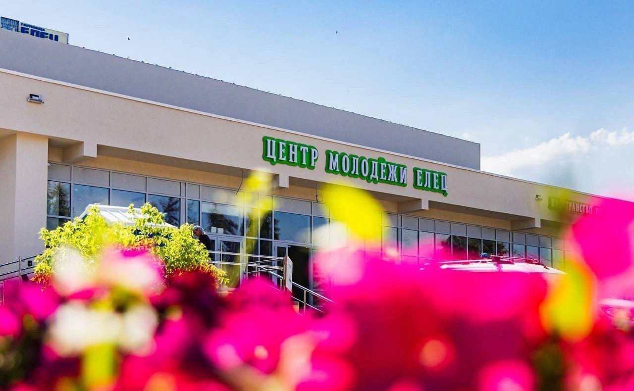 Максим Кавджарадзе совместно с руководством региона провёл осмотр хода реконструкции здания бывшего кинотеатра «Луч» в городе Ельце