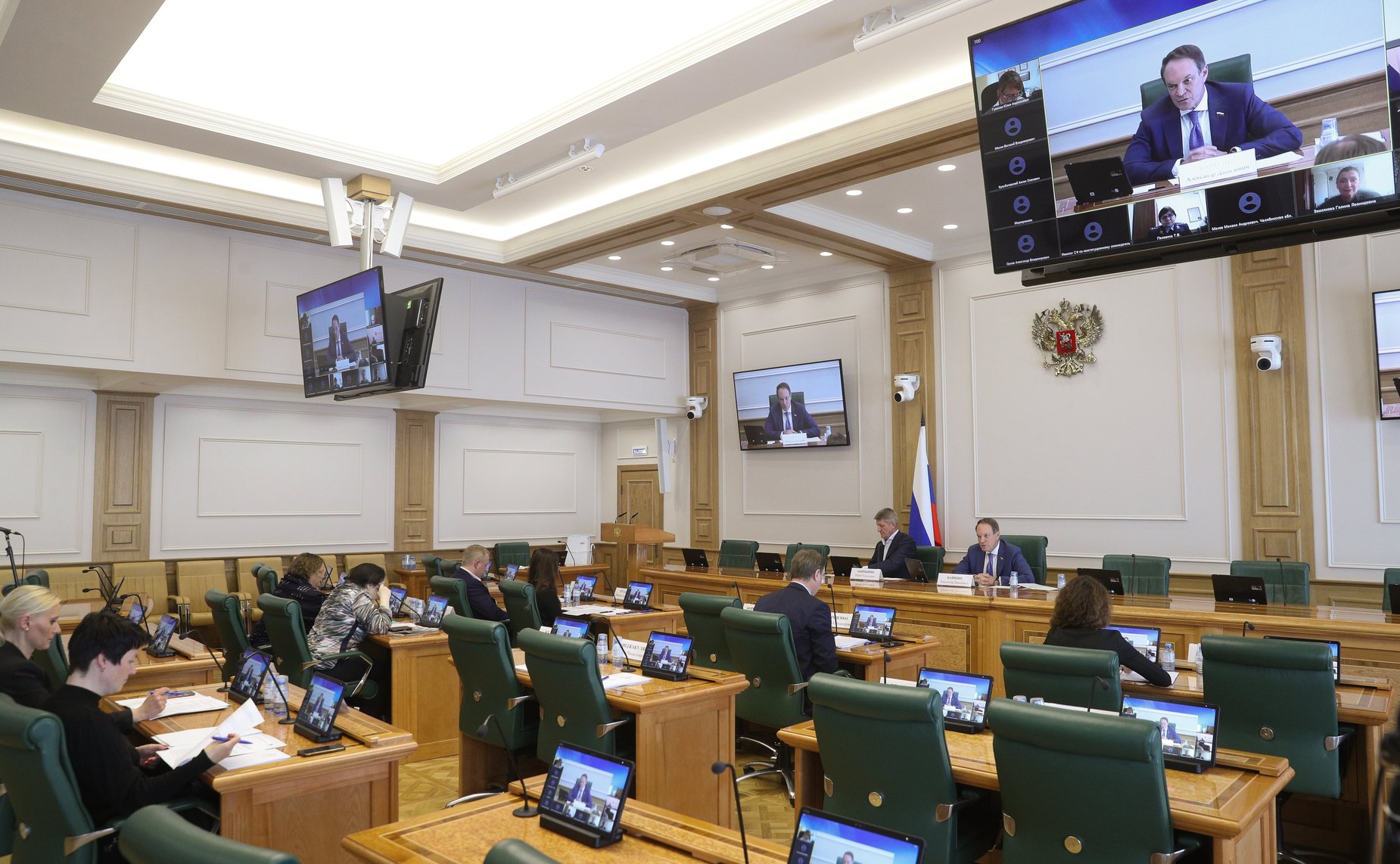 «Круглый стол» Комитета СФ по конституционному законодательству и государственному строительству совместно с Комитетом СФ по аграрно-продовольственной политике и природопользованию