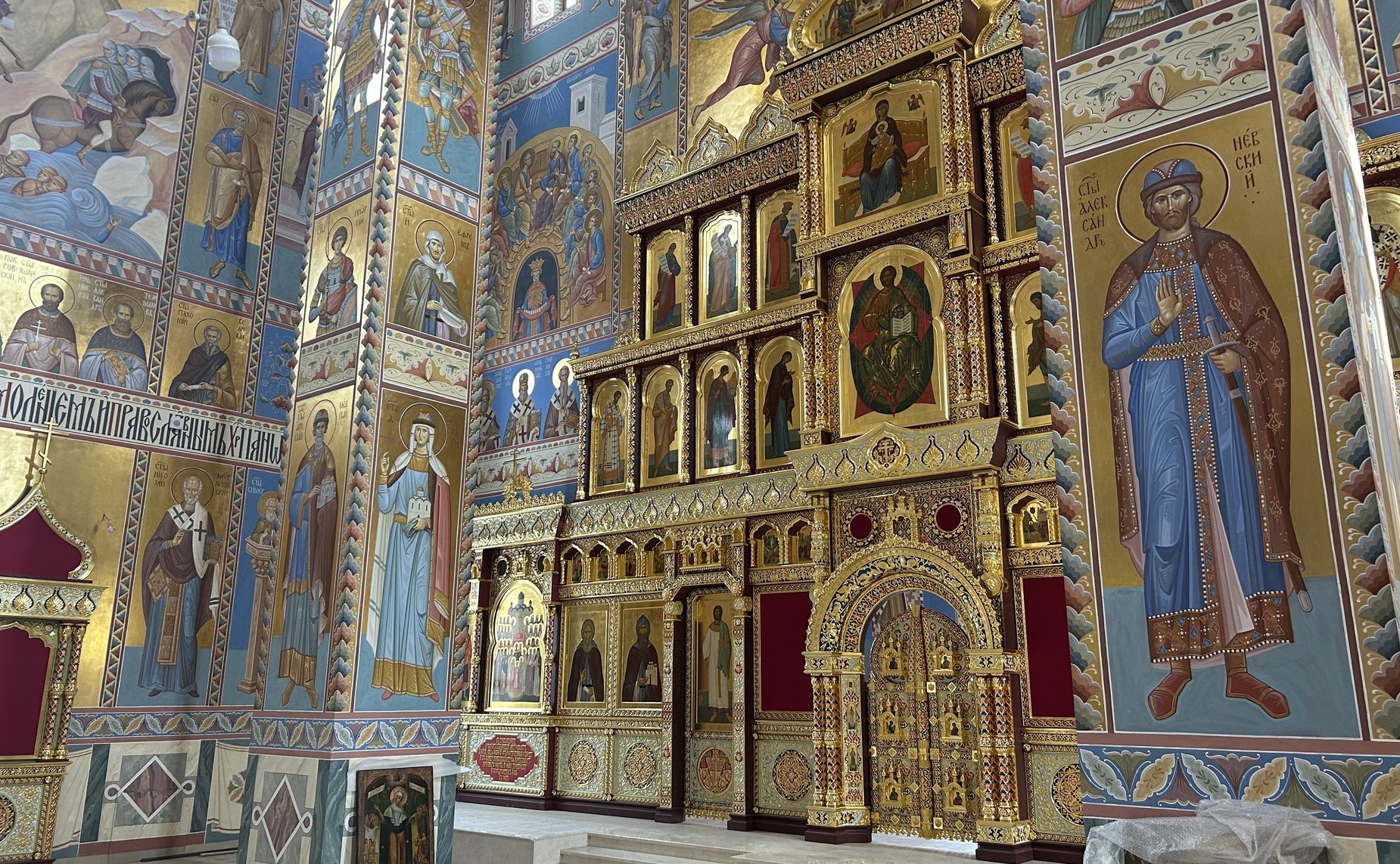 Сергей Рябухин в ходе рабочей поездки обсудил благоустройство строящегося храма