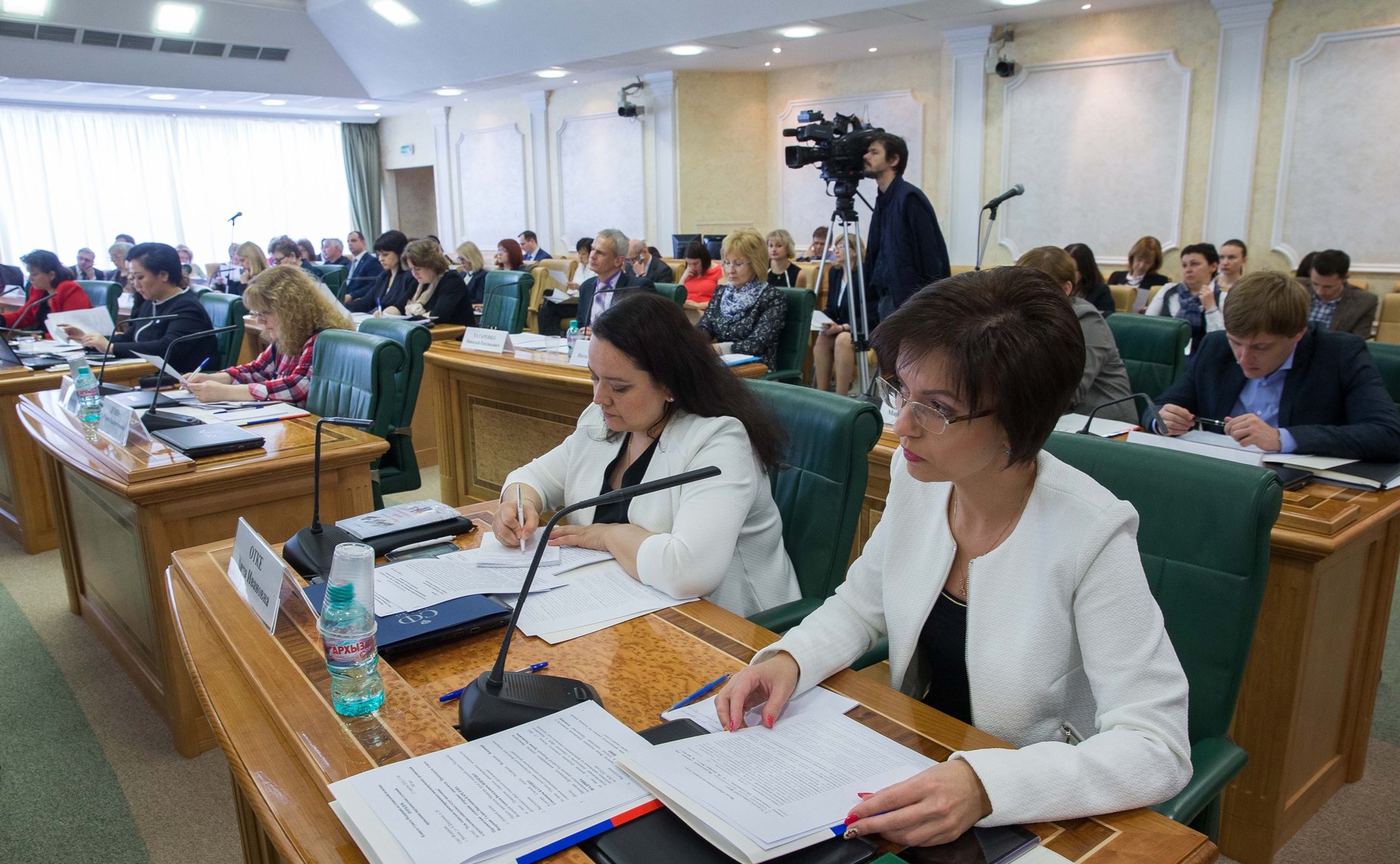 На парламентских слушаниях на тему «Роль социально ориентированных некоммерческих организаций в предоставлении социальных услуг населению»