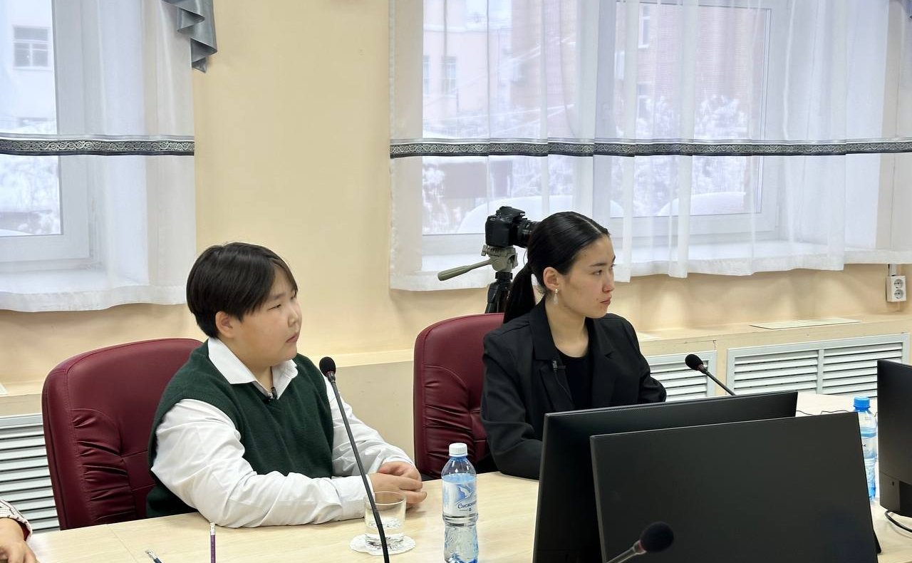 Сахамин Афанасьев в ходе поездки в регион встретился с юными корреспондентами Детского издательства «Кэскил» им. Н.Е. Мординова-Амма Аччыгыйа