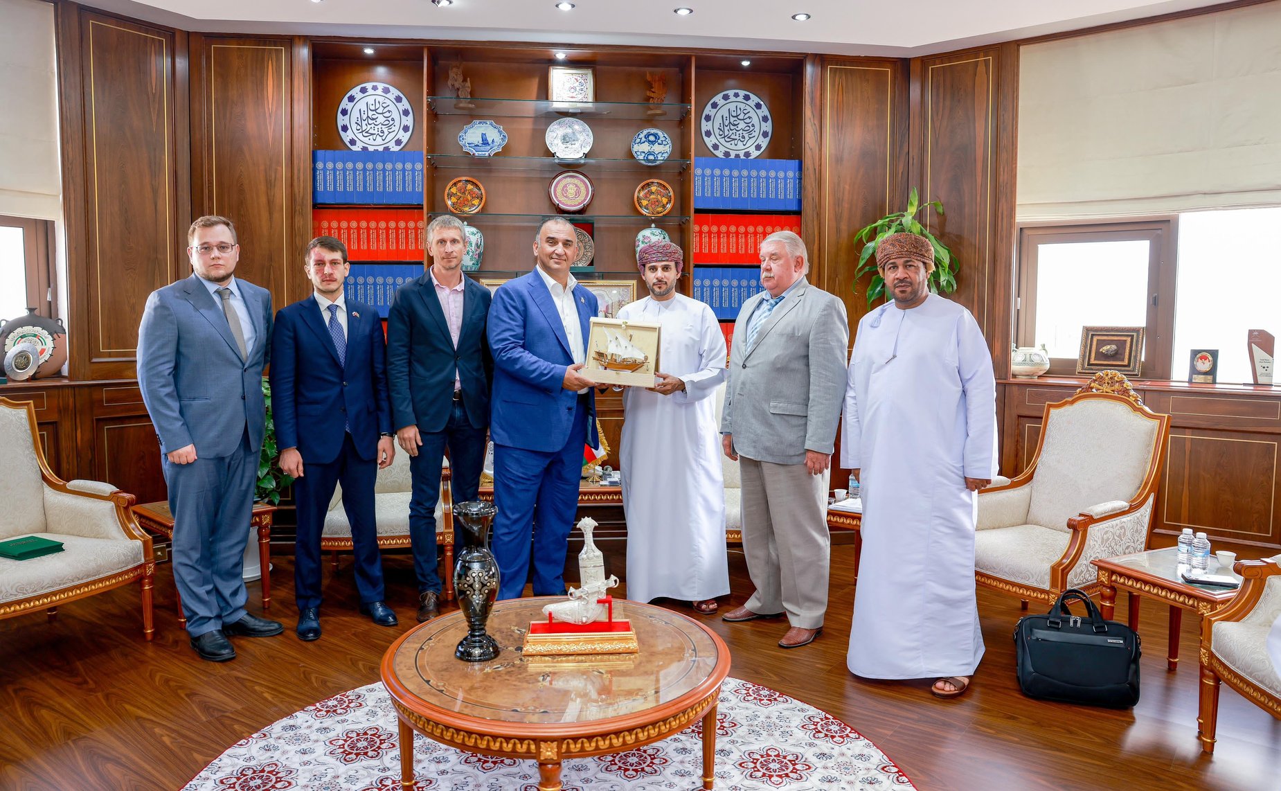 Встреча Мохмада Ахмадова с председателем Торгово-промышленной палаты Султаната Оман Фейсалом Аль-Равасом