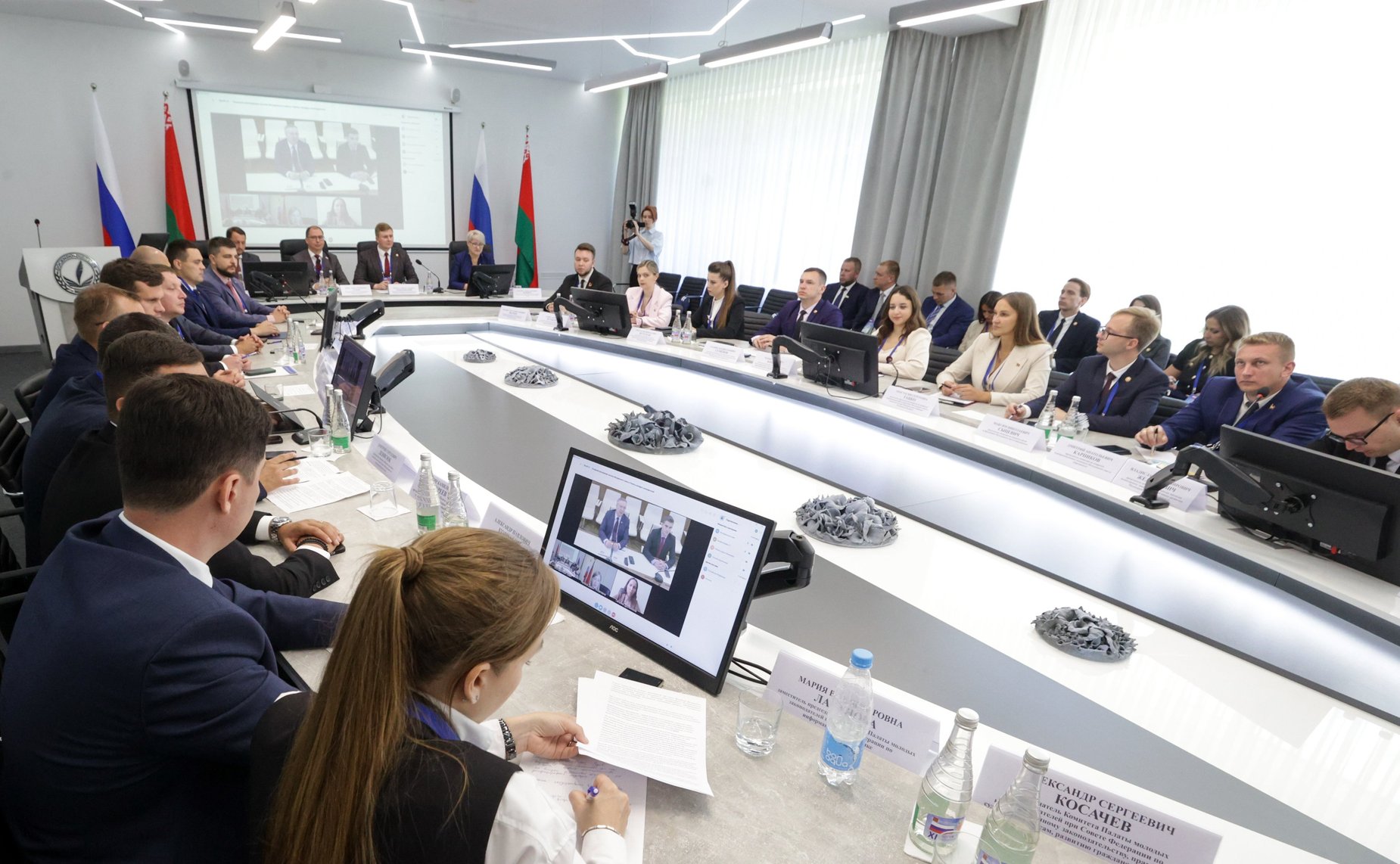 Совместное заседание руководящих органов Молодежного совета (парламента) при Национальном собрании Республики Беларусь и Палаты молодых законодателей при Совете Федерации (Фото Пресс-служба Совета Республики Беларусь)