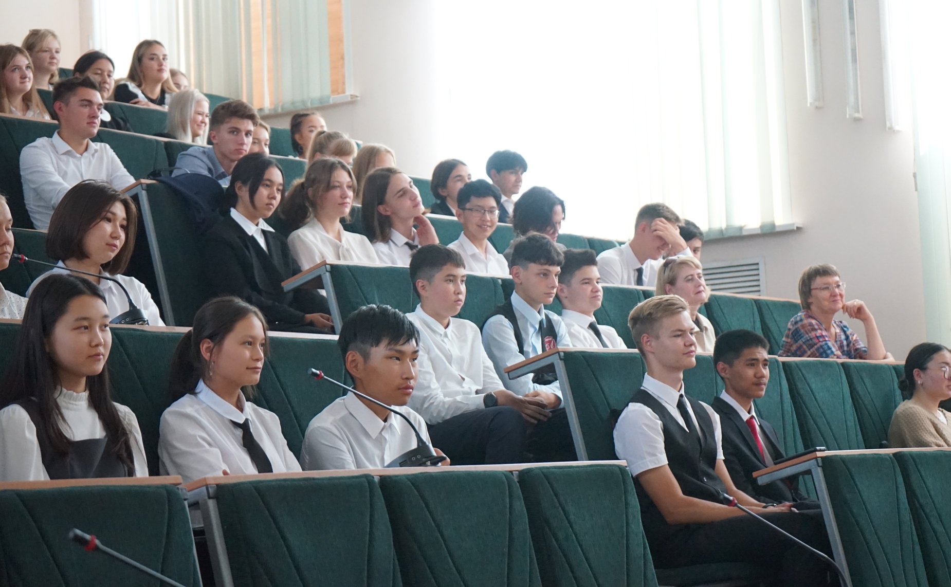 Владимир Полетаев встретился со школьниками Республики Алтай