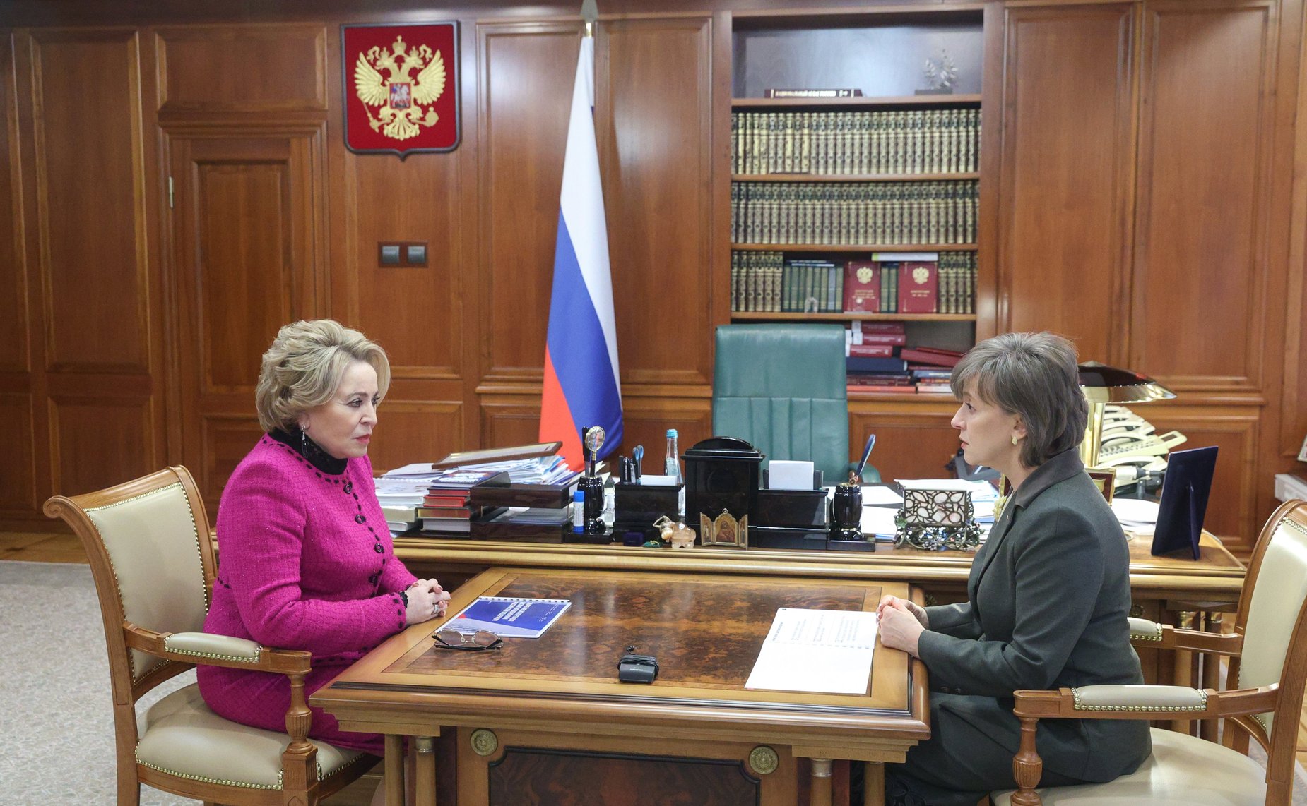 Встреча Председателя Совета Федерации Валентины Матвиенко с генеральным директором АО «РЭЦ» Вероникой Никишиной
