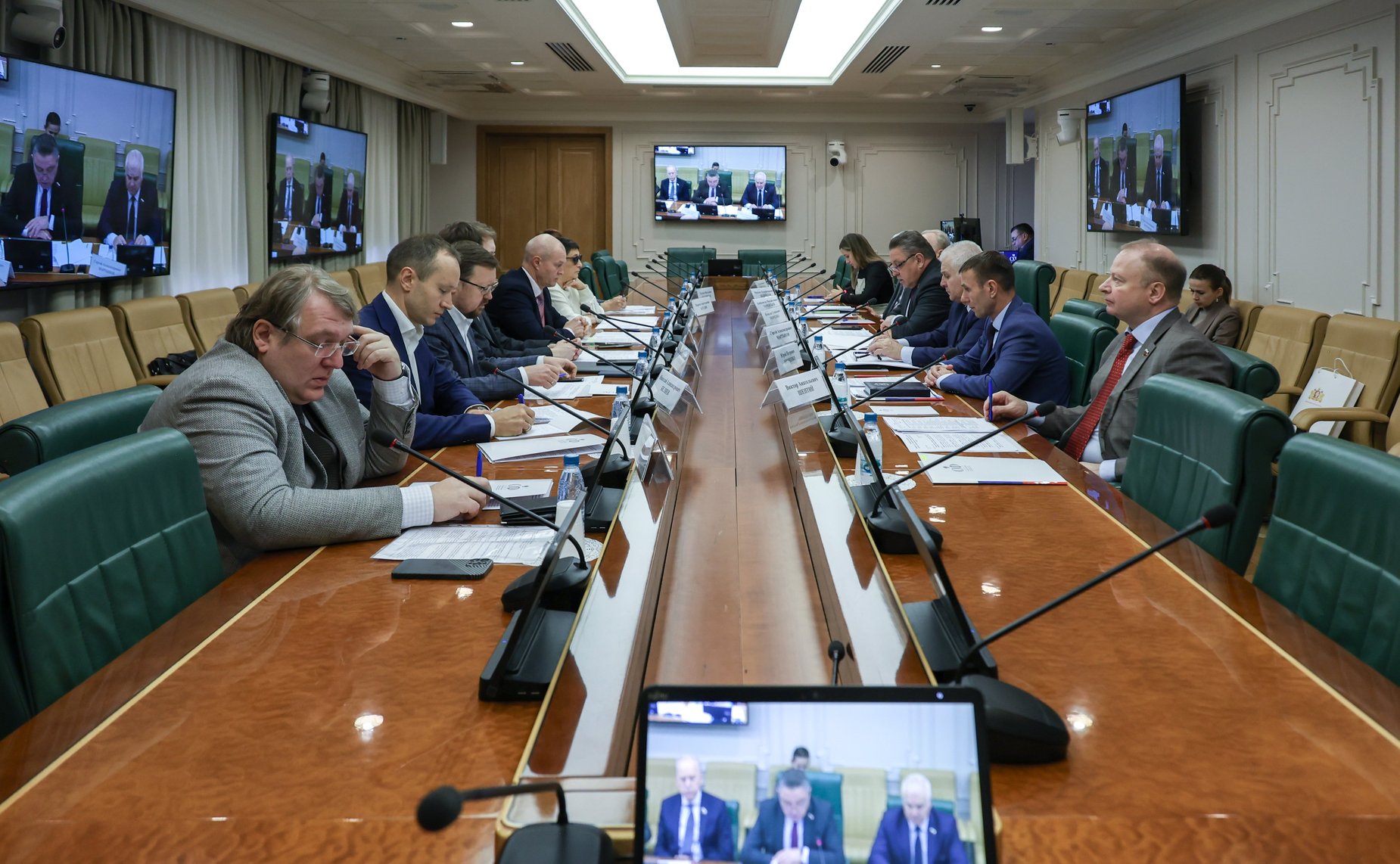 Совещание Комитета СФ по Регламенту и организации парламентской деятельности совместно с Комитетом СФ по обороне и безопасности «О совершенствовании правового регулирования деятельности органов федерального государственного пожарного надзора»
