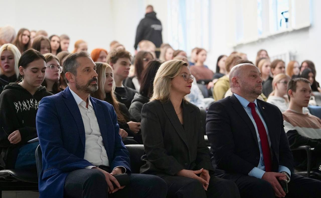 Елена Писарева приняла участие в форуме «Опасности паутины» и выступила перед активистами «Кибердружины НовГУ» – волонтёрского объединения студентов Новгородского государственного университета имени Ярослава Мудрого