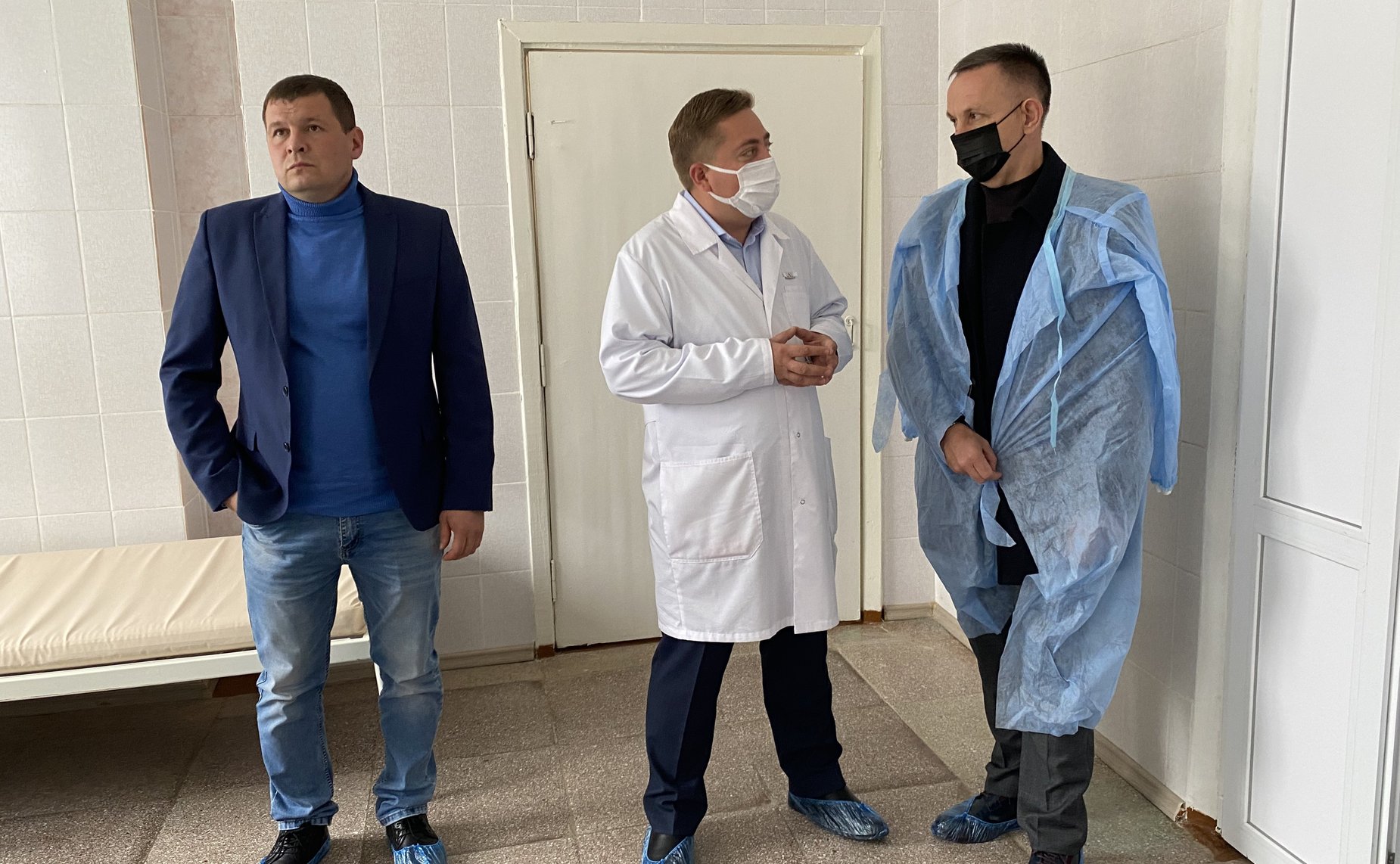 Олег Алексеев вместе с главой Перелюбского района Николаем Савельевым посетил районную больницу