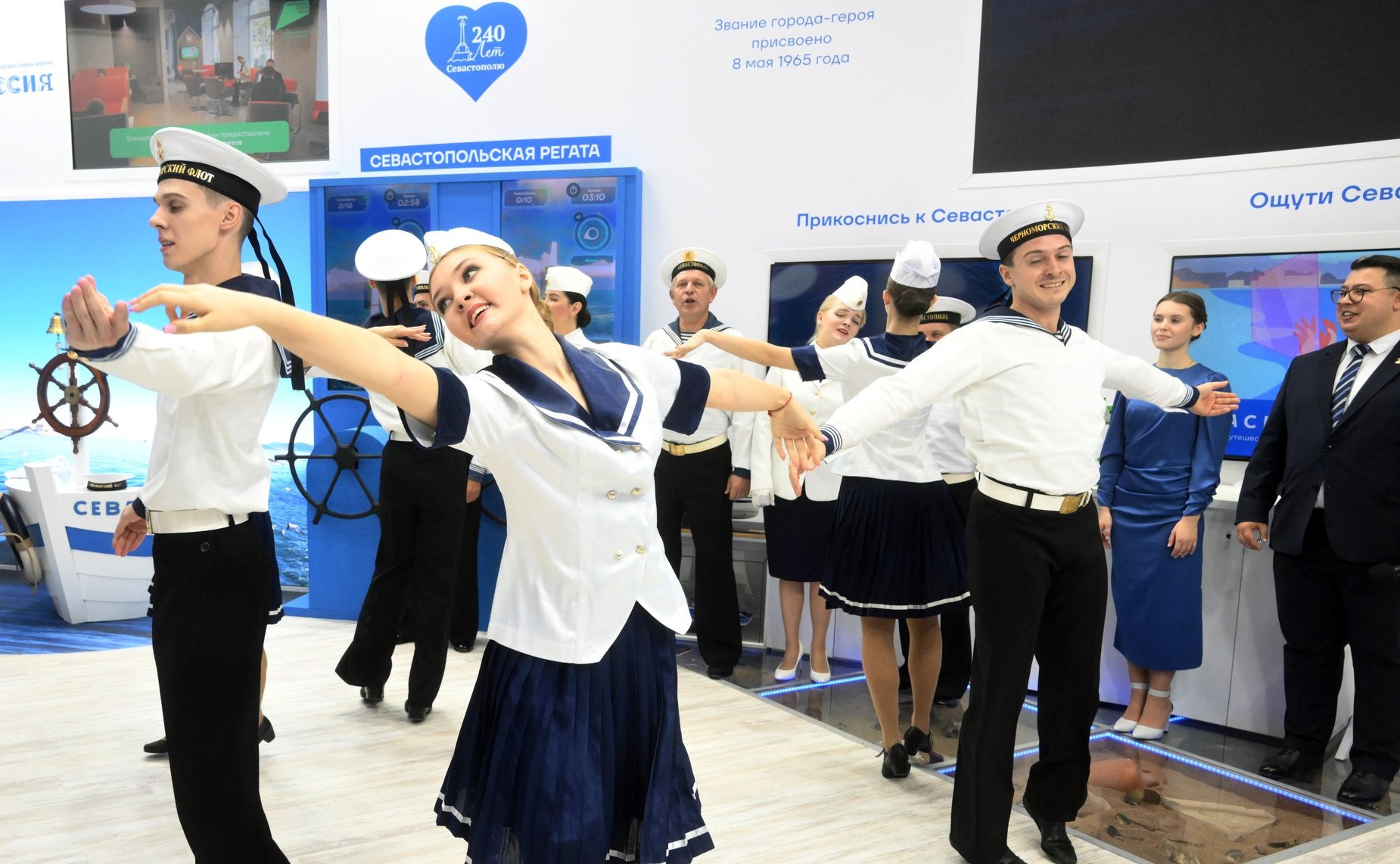 Екатерина Алтабаева посетила Международную выставку-форум «Россия» и приняла участие в открытии корабля-стенда, посвящённого Севастополю