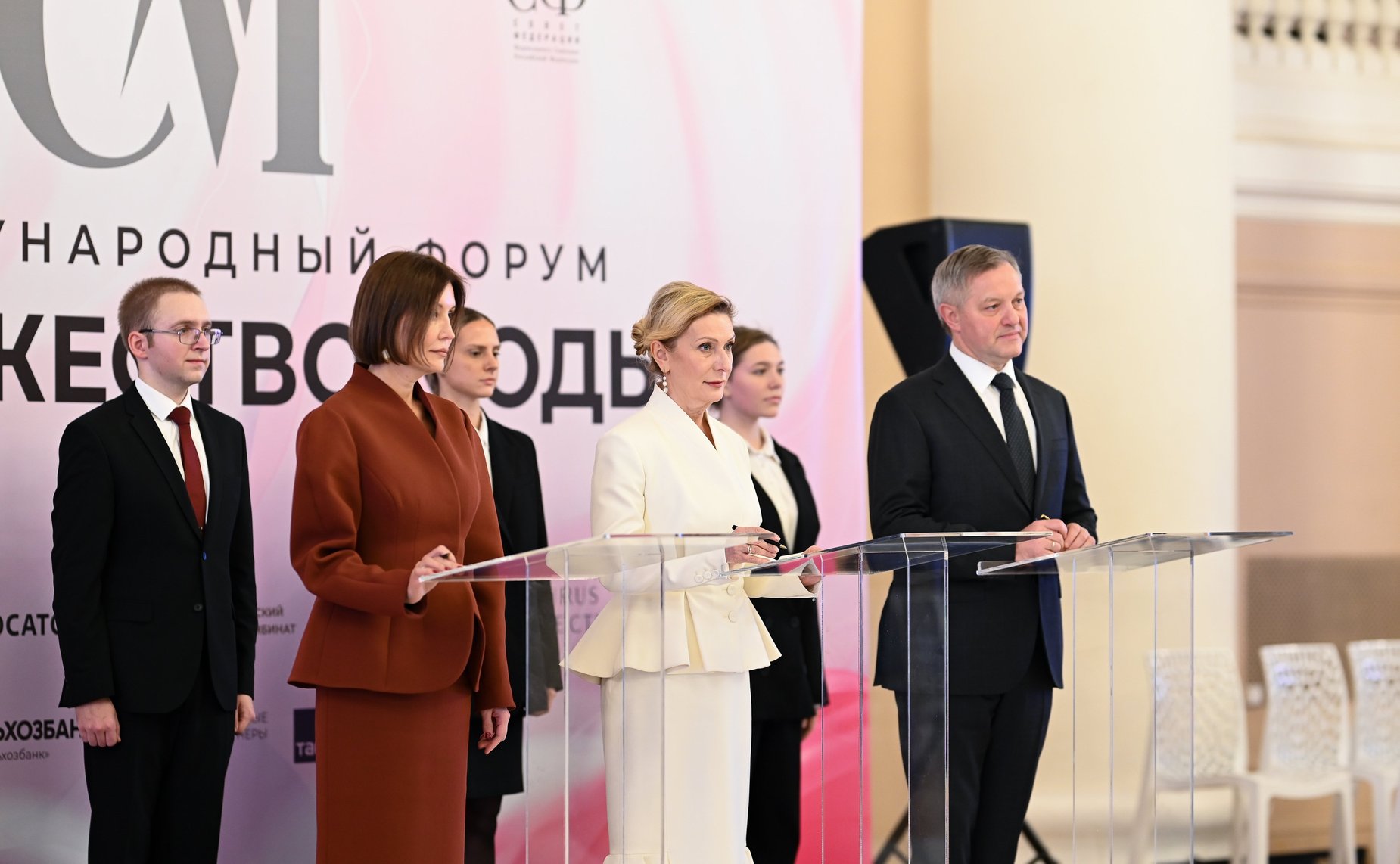 Подписание соглашений. IV Международный Форум «Содружество моды»