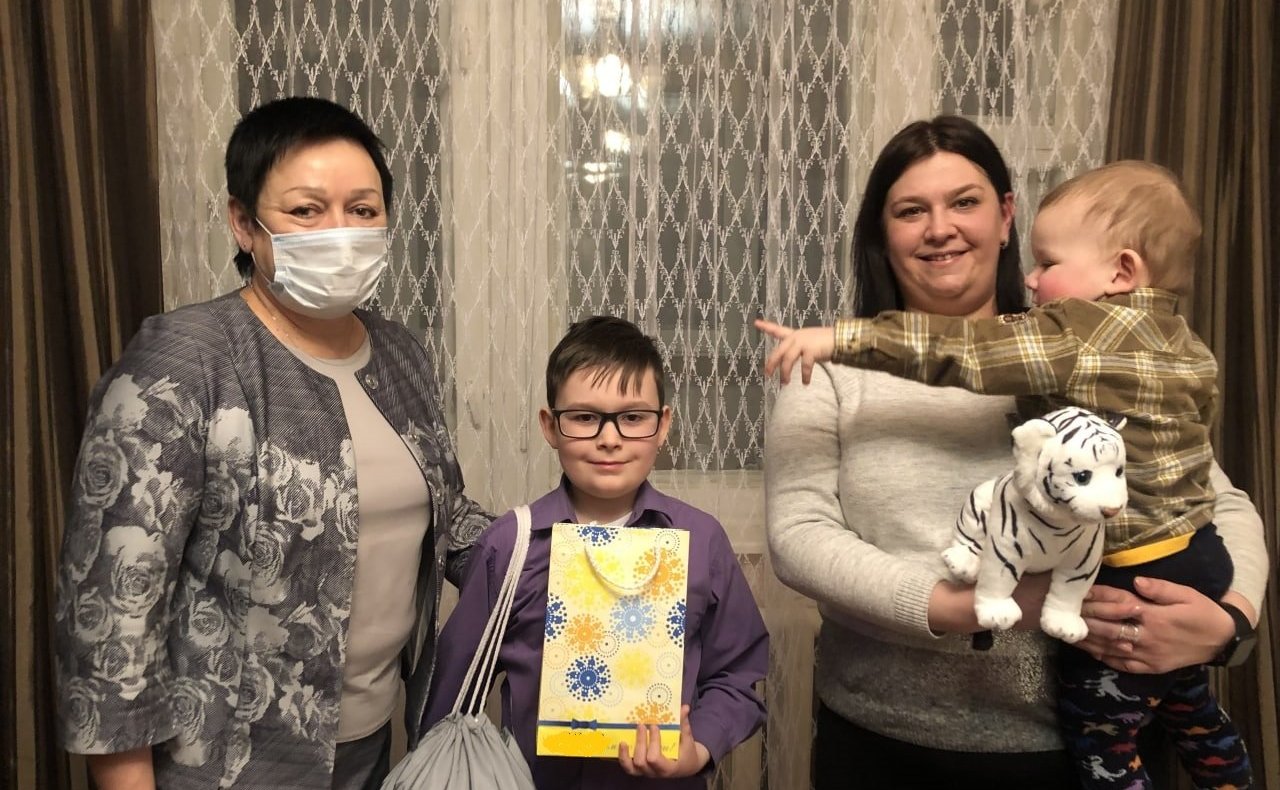 Ольга Епифанова приняла участие в тематической благотворительной акции «Ёлка желаний»