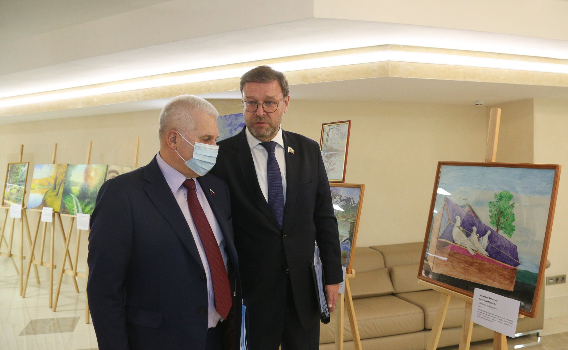 В Совете Федерации открылась художественная выставка «Россия – мир неограниченных возможностей!»