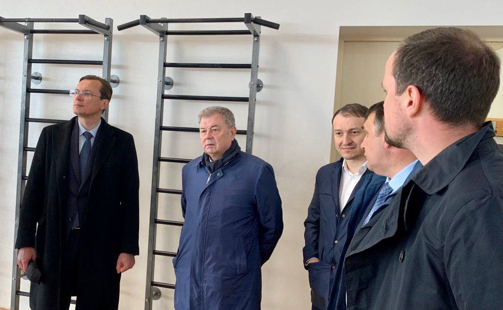 Анатолий Артамонов ознакомился с ходом строительства и реконструкции ряда социальных объектов