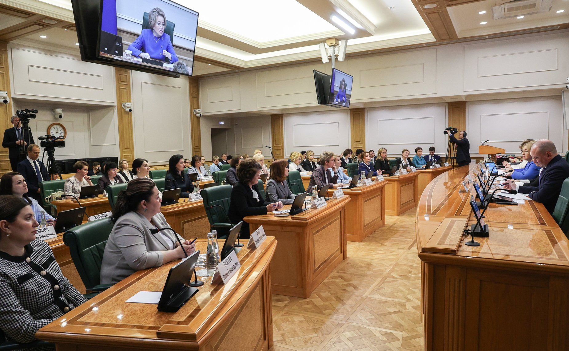 Валентина Матвиенко провела встречу с женщинами – главами муниципальных образований
