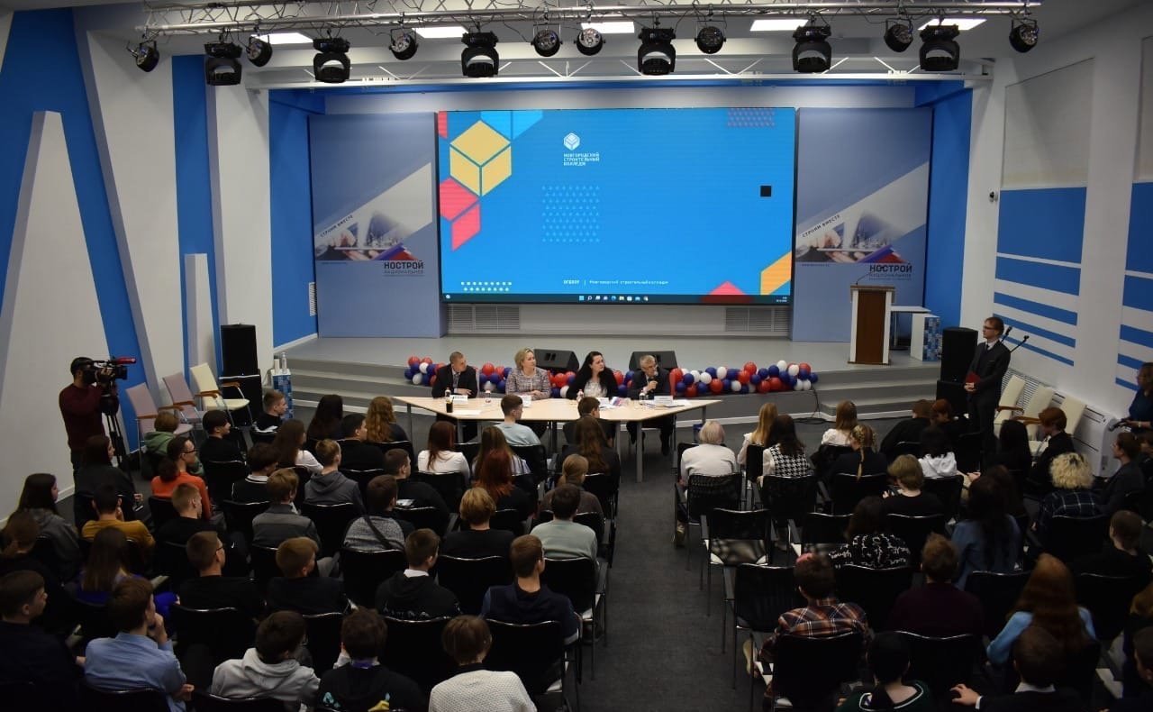 Елена Писарева провела ряд встреч со студентами учреждений среднего профессионального образования Великого Новгорода