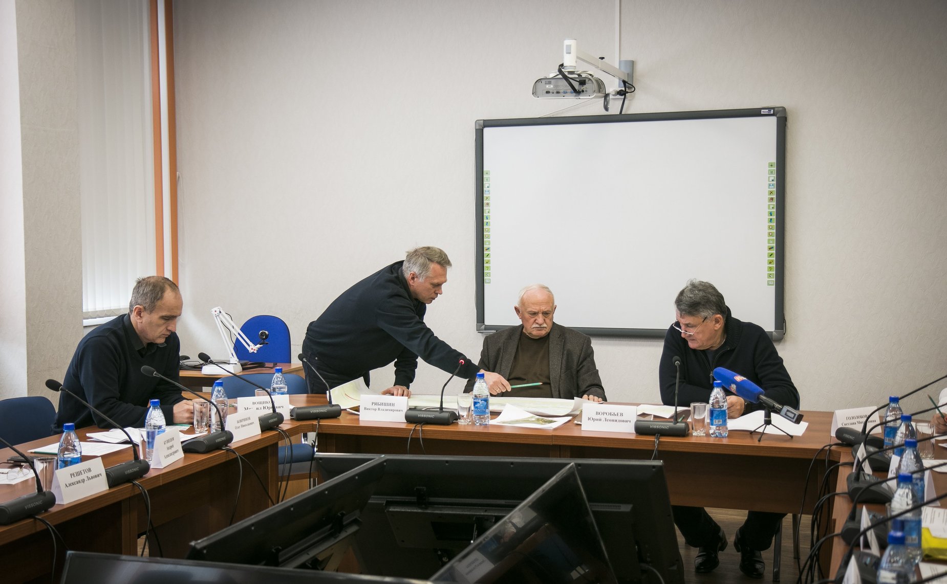 Ю. Воробьев проинспектировал ход работ по строительству набережной Вытегры