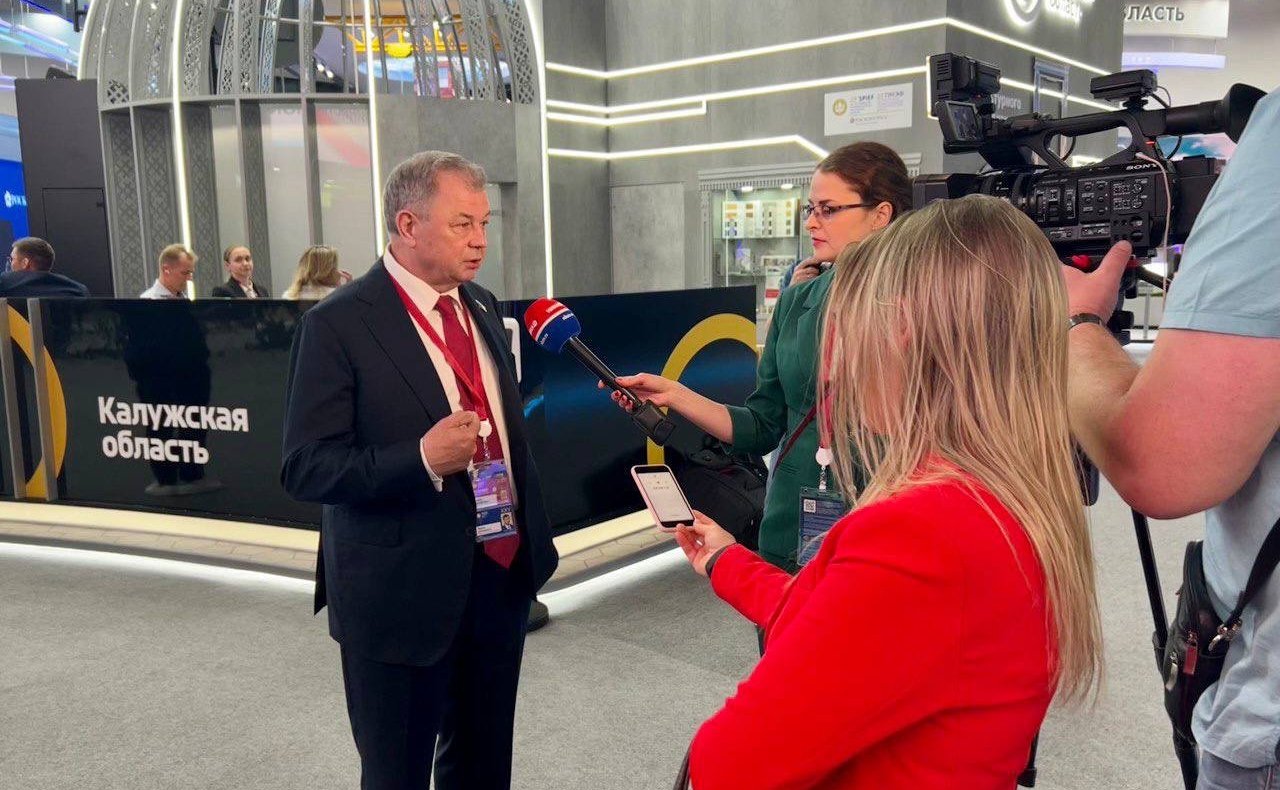 Анатолий Артамонов принял участия в дискуссиях и рабочих встречах, которые прошли в рамках Петербургского международного экономического форума (ПМЭФ)