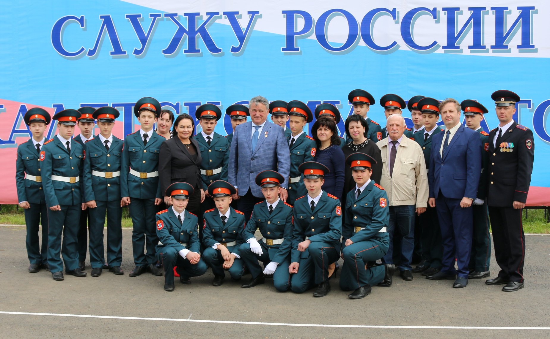 Ю. Воробьев поздравил кадетов школы «Корабелы Прионежья» с окончанием учебного года