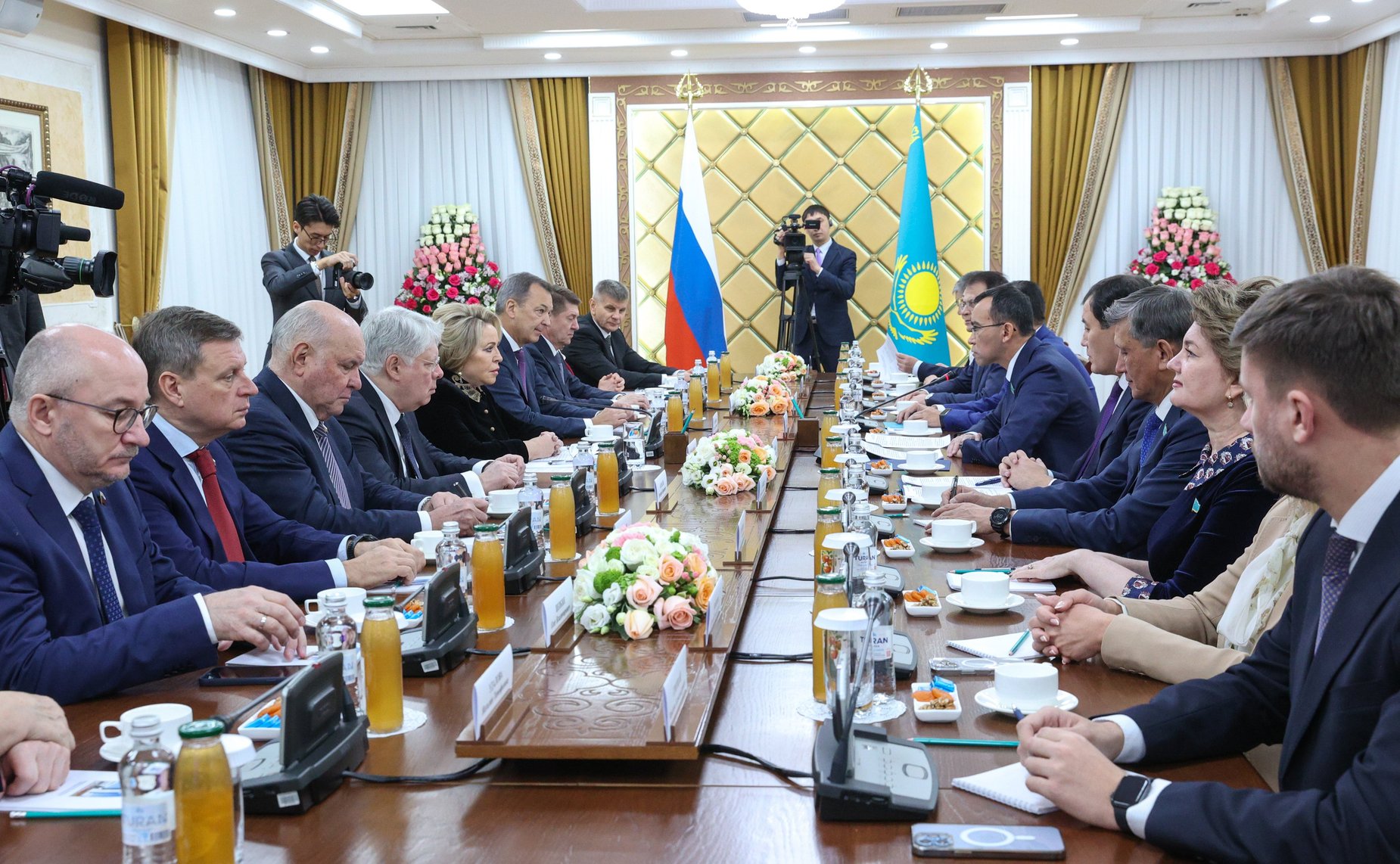 Валентина Матвиенко встретилась с Председателем Сената Парламента Республики Казахстан Мауленом Ашимбаевым