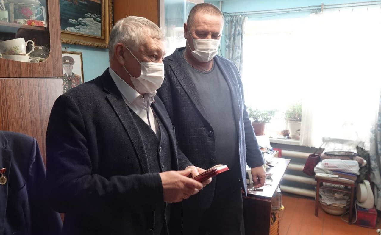 Сергей Михайлов вручил юбилейные медали в честь 80-летия Победы в Великой Отечественной войны