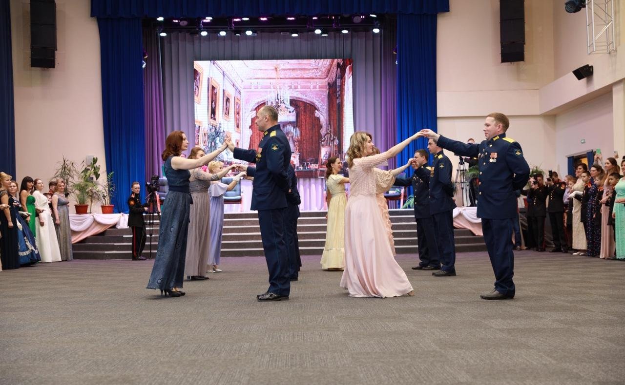 Воспитанники Тульского СВУ, их родители и преподаватели