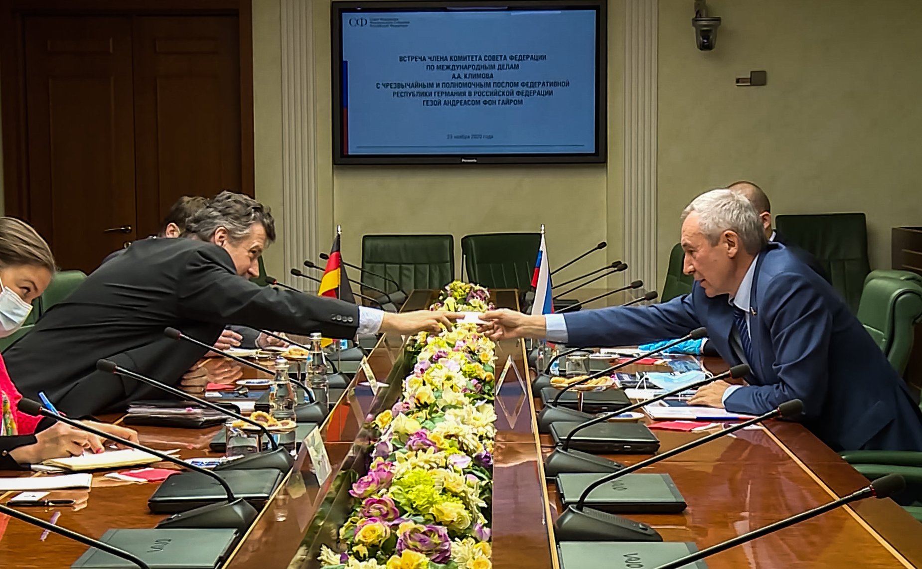 Член Комитета СФ по международным делам А.Климов провел встречу с Послом Германии в России Г. А. фон Гайром