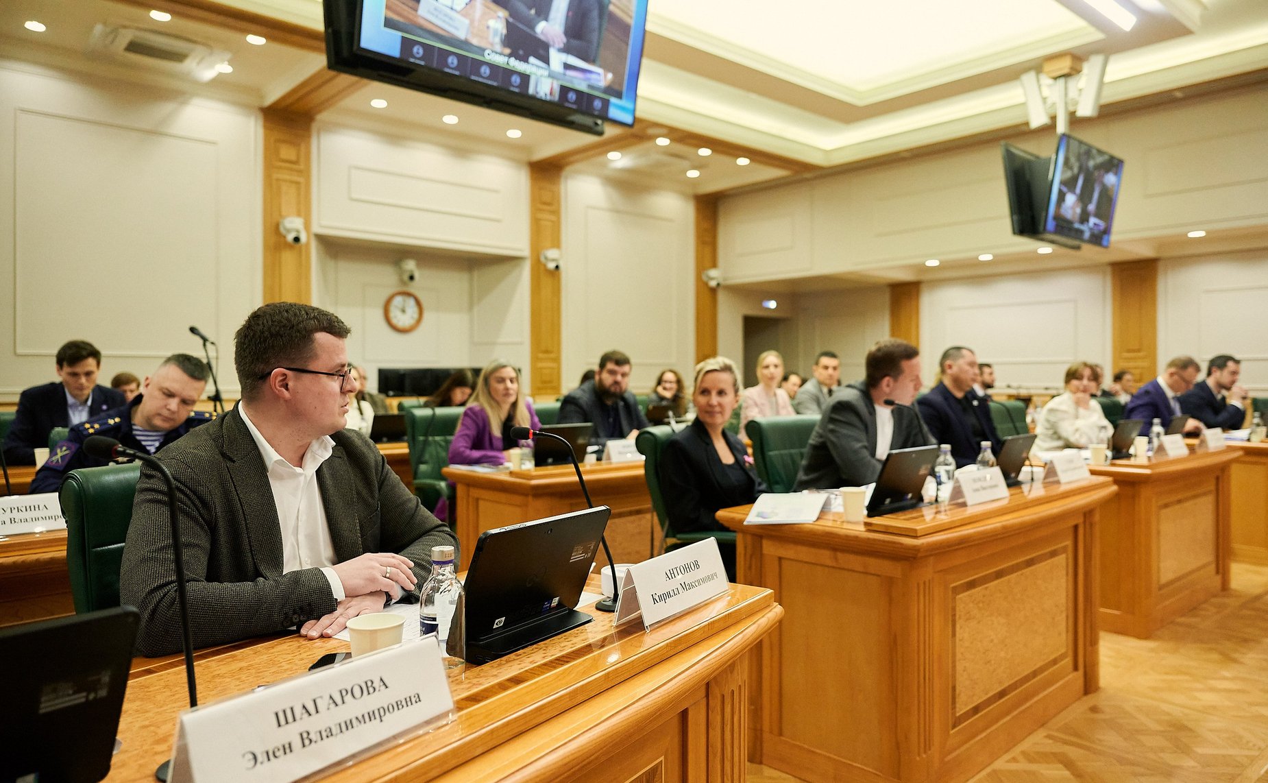 Первый заместитель председателя Комитета СФ по социальной политике Александр Варфоломеев провел заседание Экспертного совета программы Росмолодежи «Больше, чем путешествие»