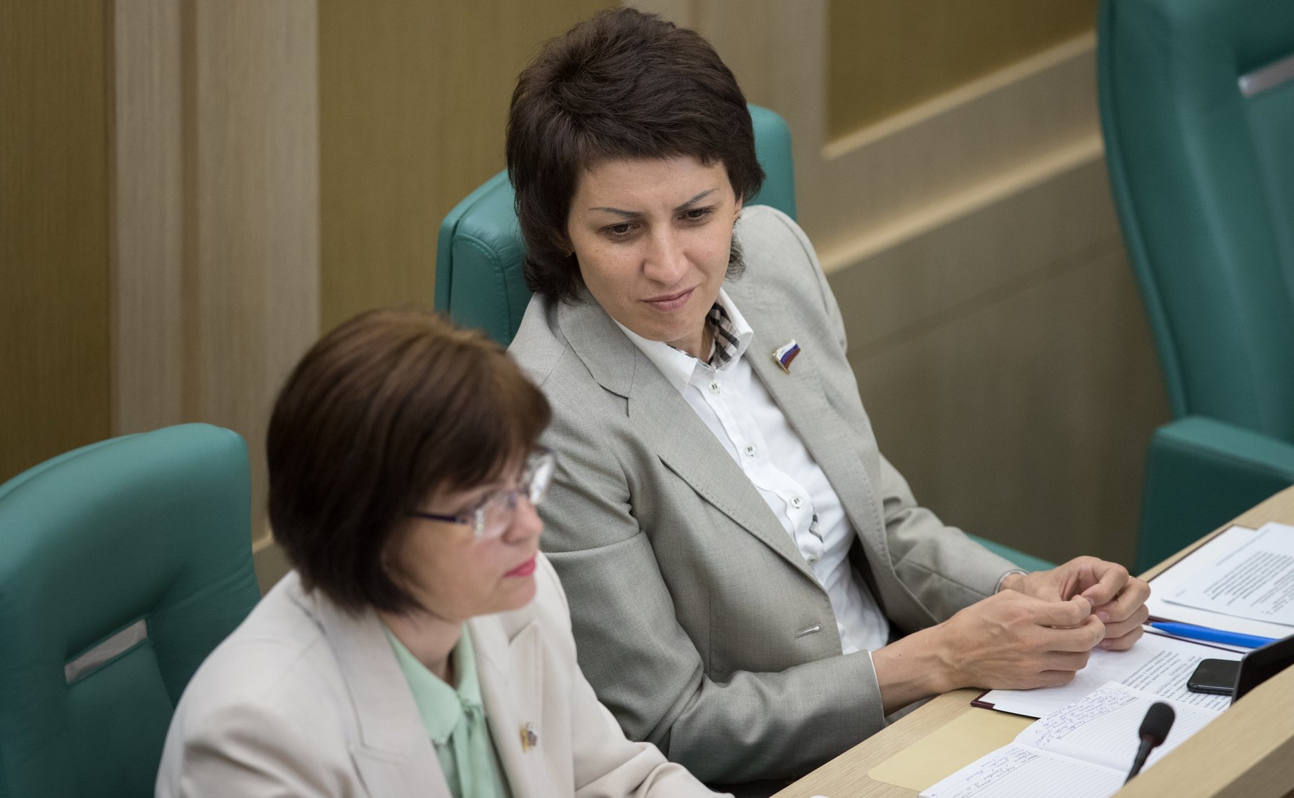 Е. Попова и Т. Лебедева