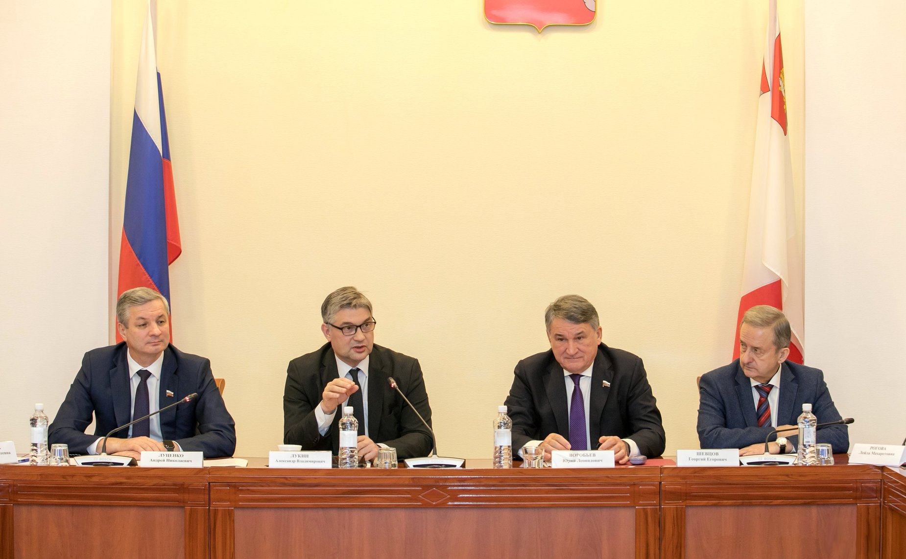 Юрий Воробьев принял участие в очередном заседании Дискуссионного клуба в Вологде