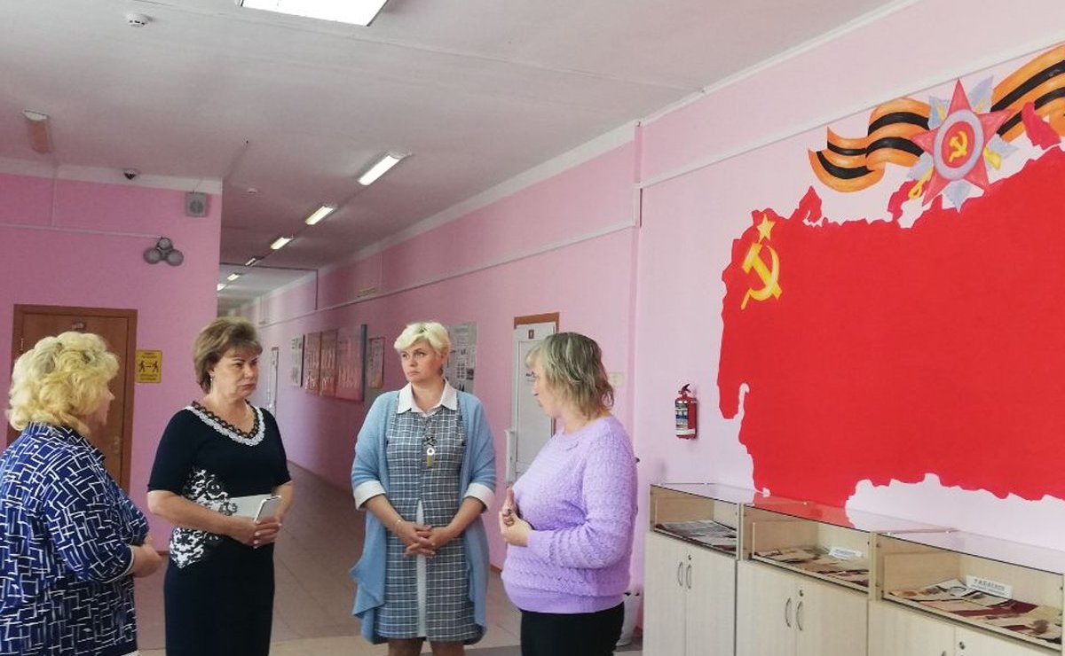 Татьяна Гигель в ходе рабочей командировки по региону встретилась с коллективом Каракокшинской общеобразовательной школы имени Семена Тартыкова