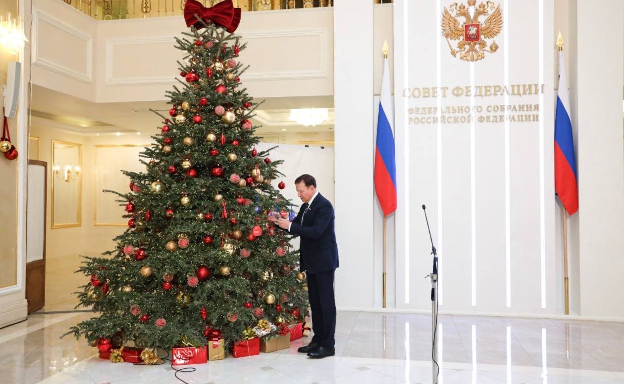 Александр Ролик принял участие во Всероссийском благотворительном проекте «Ёлка желаний»