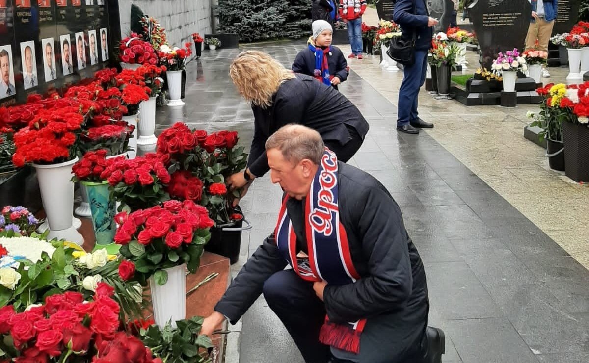 Наталия Косихина и Сергей Березкин приняли участие в траурных мероприятиях в Ярославле в день 10-летия авиакатастрофы команды «Локомотив»