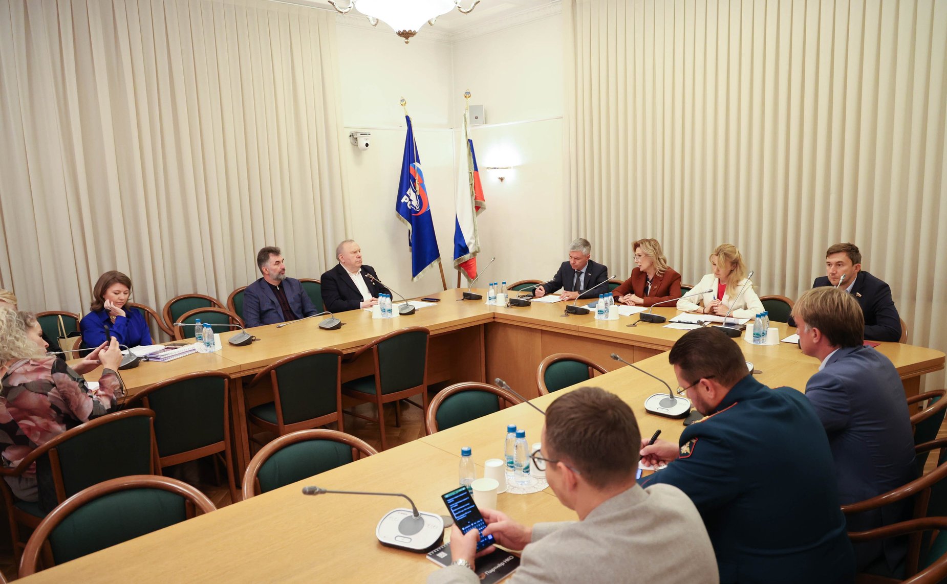 Сенаторы обсудили успешные практики и предложения по развитию НКО