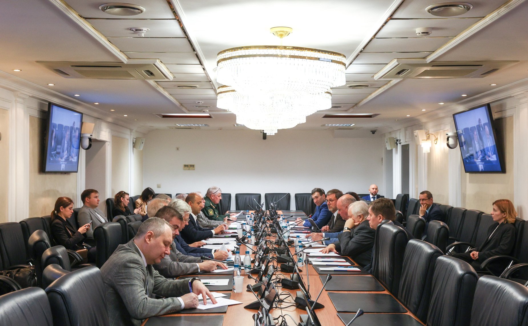 Круглый стол Комитета Совета Федерации по международным делам на тему «Объединенная Европа против России в 1941 и 2025 годах. 80-летие Великой Победы в актуальном внешнеполитическом контексте»