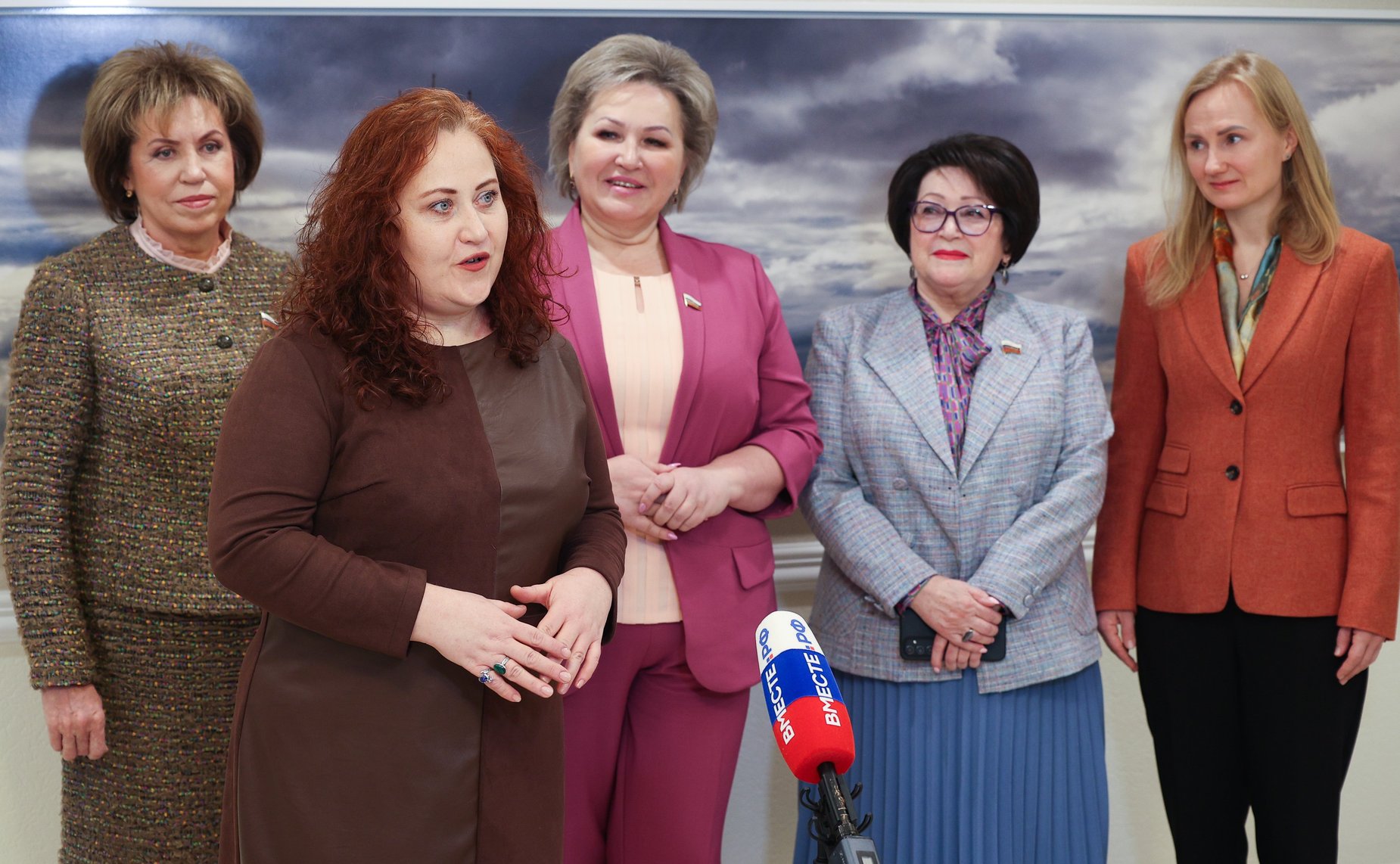 Открытие в Совете Федерации выставки художников современности «Россия в душе моей»