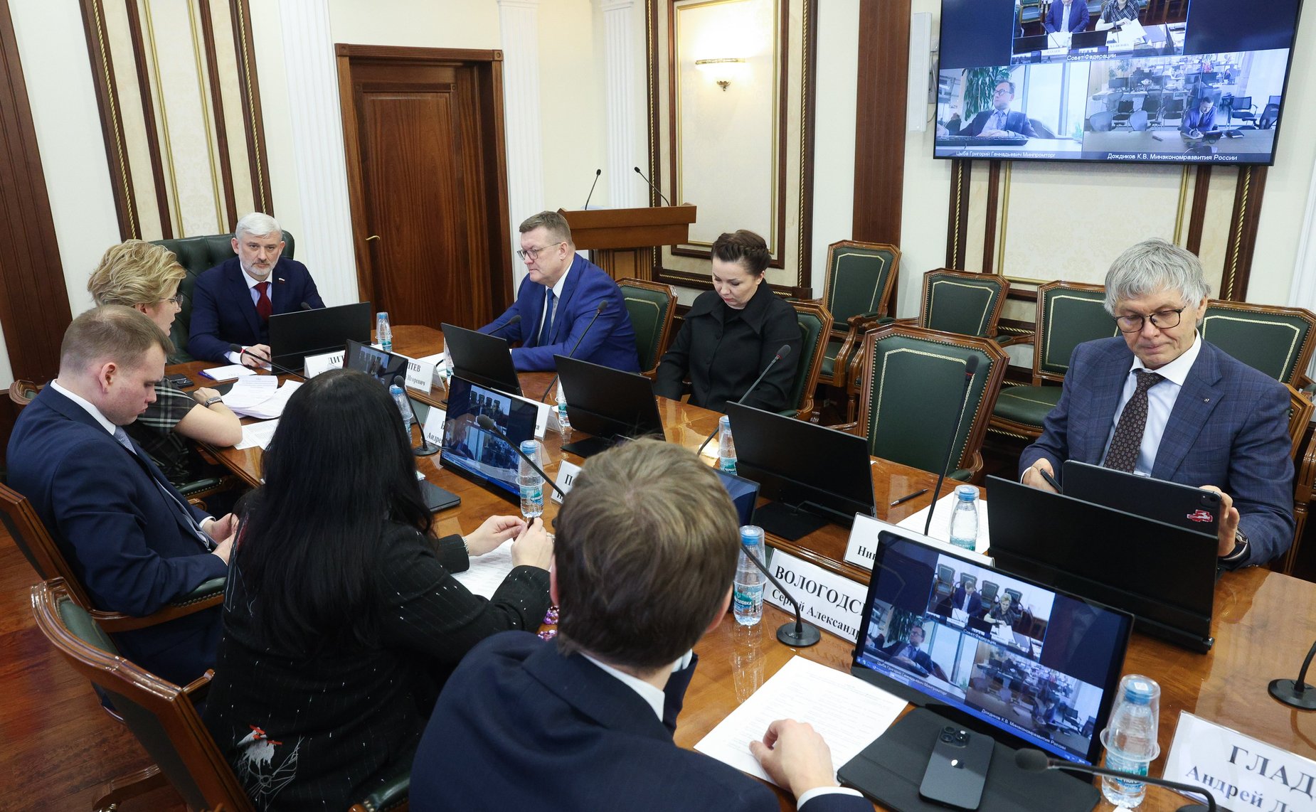 Круглый стол Комитета Совета Федерации по экономической политике «Роль института финансового лизинга в развитии транспортного комплекса Российской Федерации»