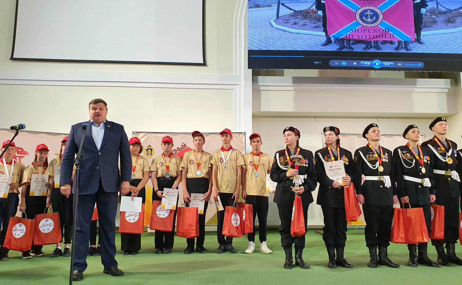 Сергей Колбин вручил дипломы и награды победителям конкурса «Юный водолаз»