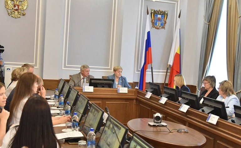 Василий Голубев принял участие в работе круглого стола «Социальное обслуживание в решении задач повышения качества жизни старшего поколения»