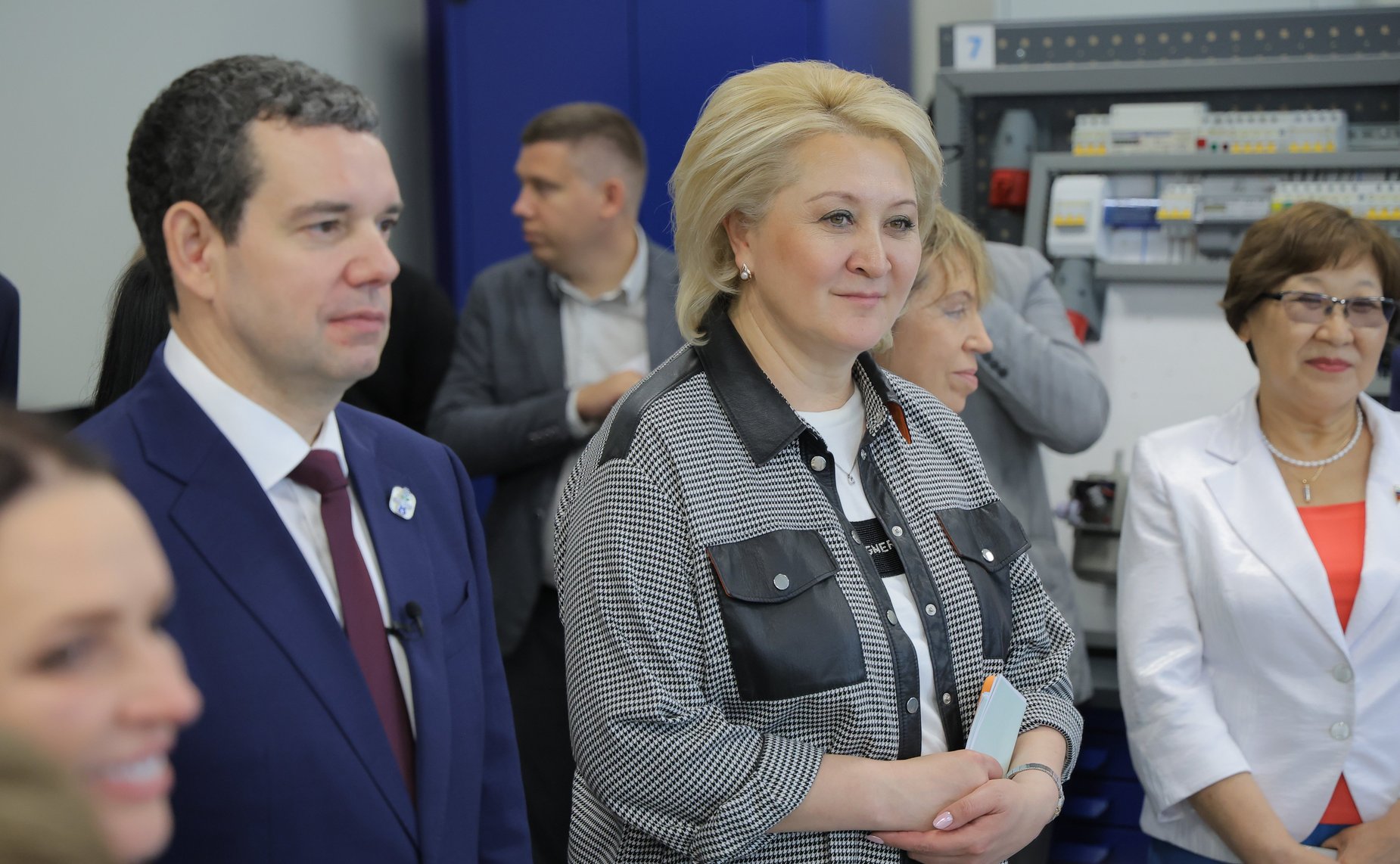Выездное заседание Комитета Совета Федерации по науке, образованию и культуре «Развитие системы непрерывного образования для обеспечения технологического лидерства региона ( на примере Вологодской области)» Посещение химико-технологического колледжа