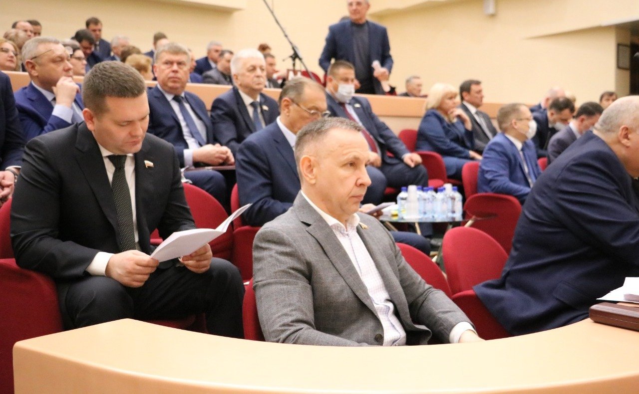 Олег Алексеев принял участие в работе сессии регионального парламента