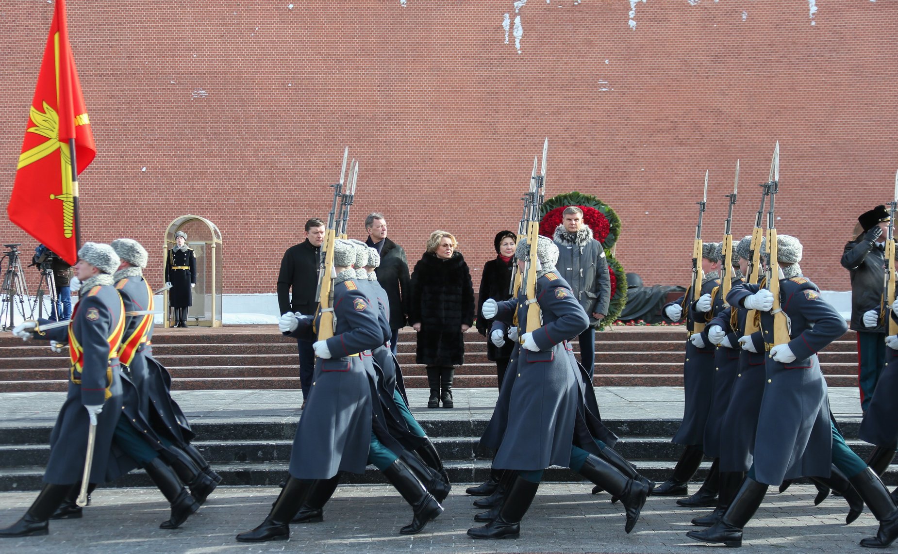 Церемония возложения цветов к Могиле Неизвестного Солдата