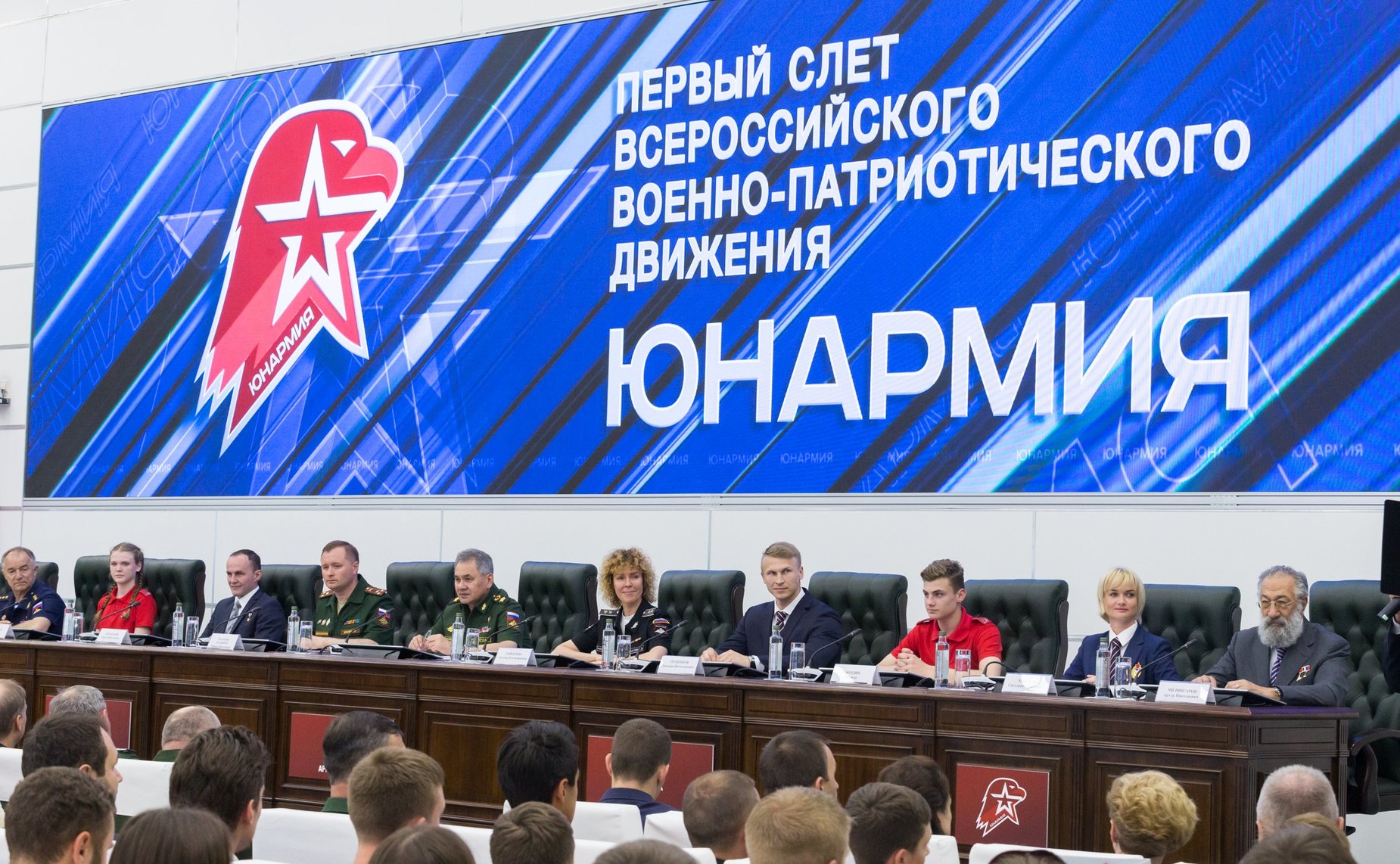 Ю. Воробьев посетил первый слет всероссийского военно-патриотического движения Юнармия