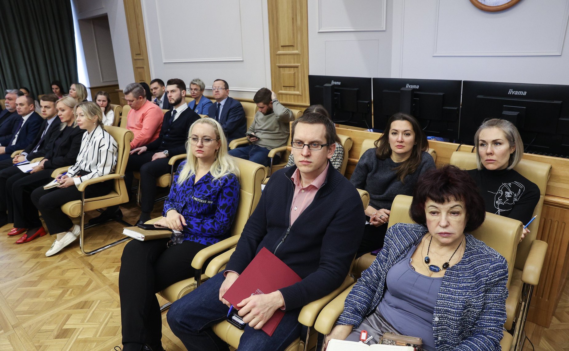 Семинар для помощников сенаторов РФ по работе в СФ, работающих по срочному служебному контракту или по срочному трудовому договорю, по вопросам обеспечения деятельности сенаторов РФ совместно с Управлением государственной службы и кадров Аппарата СФ