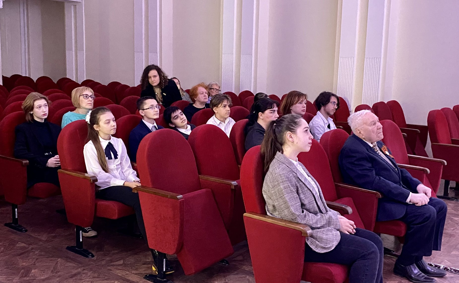 Наталия Косихина приняла участие в торжественной церемонии награждения участников и победителей Всероссийского конкурса детского рисунка, посвященного 80-летию Дороге Жизни